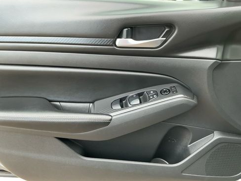 Used 2024 Nissan Altima 2.5 SV image 21