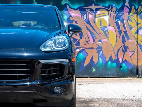 Used 2015 Porsche Cayenne S AWD/4WD image 16