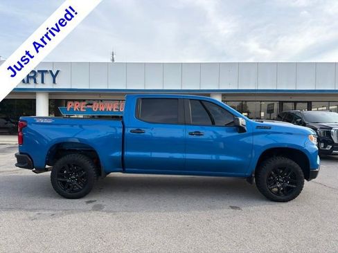 Used 2023 Chevrolet Silverado 1500 LT Trail Boss w/ LPO, Dark Essentials Package AWD/4WD image 2