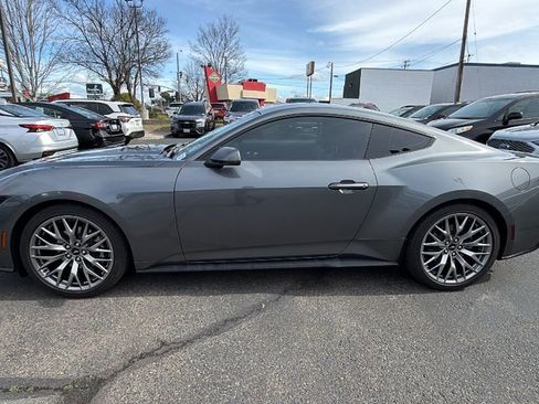 Used 2024 Ford Mustang Premium image 7