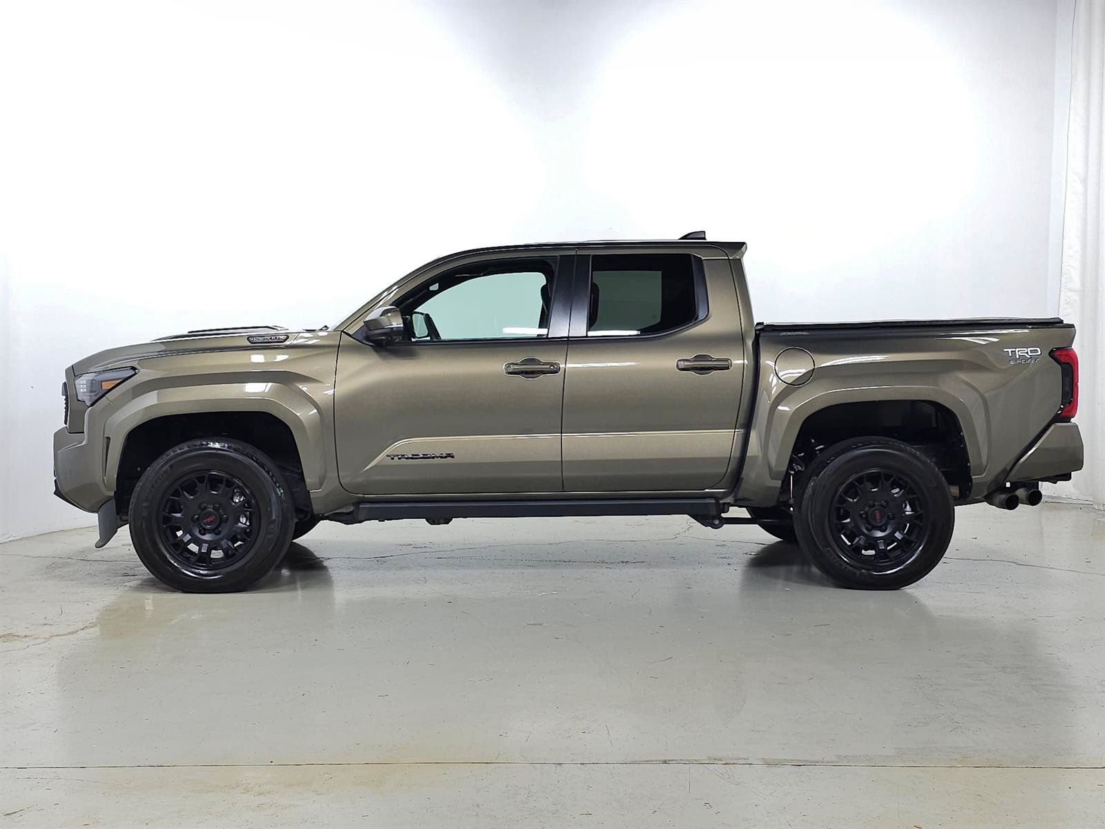 Used 2024 Toyota Tacoma TRD Sport w/ TRD Sport Premium Package AWD/4WD image 5