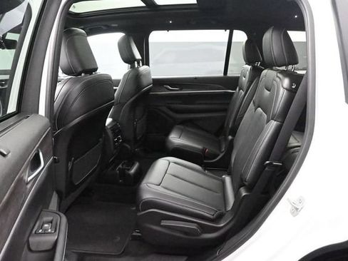 Used 2025 Jeep Grand Cherokee L Limited w/ Luxury Tech Group II AWD/4WD image 21