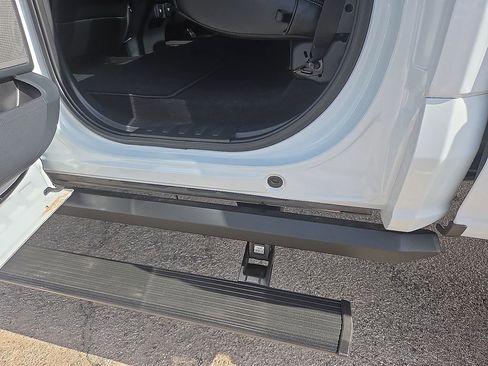 Used 2022 Ford F150 XLT w/ Equipment Group 302A High image 12