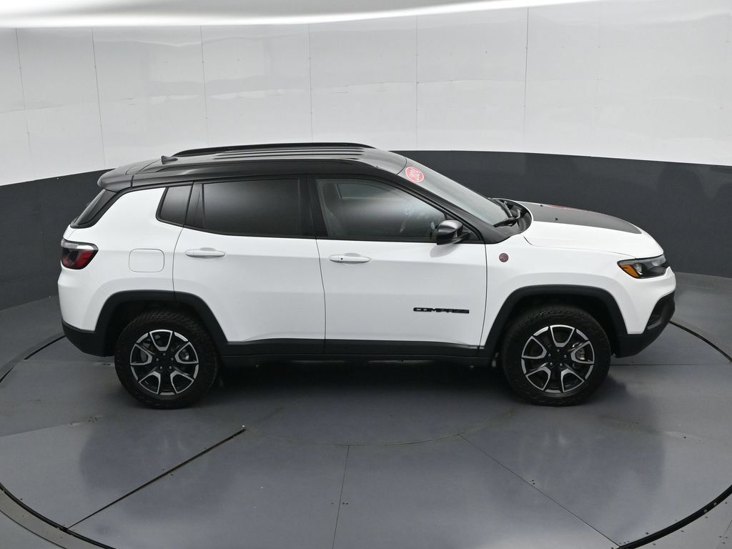 Used 2024 Jeep Compass Trailhawk AWD/4WD image 42