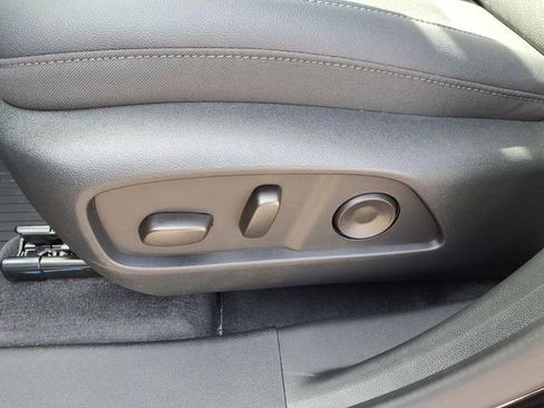 New 2026 Chevrolet Equinox LT w/ Convenience Package II image 17