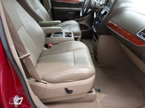 Used 2013 Chrysler Town & Country Touring-L w/ Driver Convenience Group FWD image 17