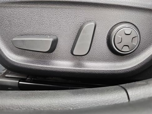 Used 2021 Genesis G70 2.0T image 34