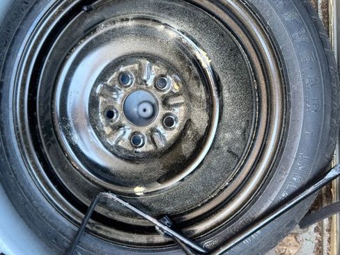 Used 2011 Toyota Camry LE image 24