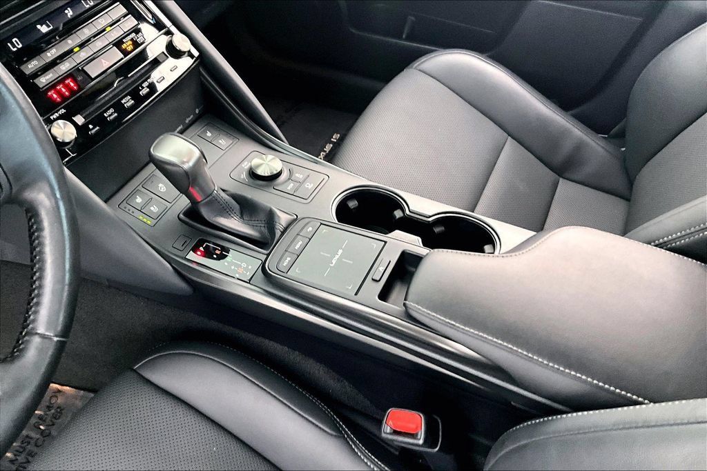 Used 2024 Lexus IS 300 w/ Comfort Package RWD image 17