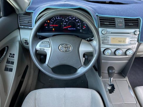 Used 2010 Toyota Camry LE FWD image 14
