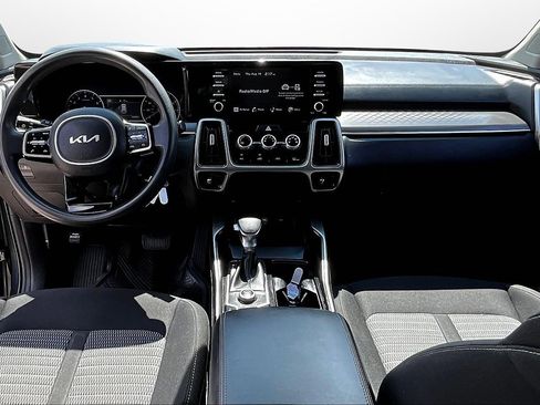 Used 2022 Kia Sorento LX image 13