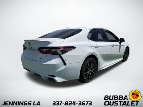 Used 2022 Toyota Camry SE image 5