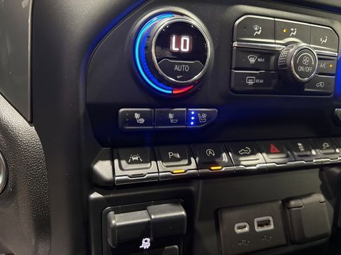 Used 2020 Chevrolet Silverado 1500 LTZ w/ LTZ Premium Package image 32