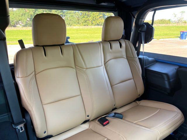 Used 2025 Jeep Wrangler Sport AWD/4WD image 33