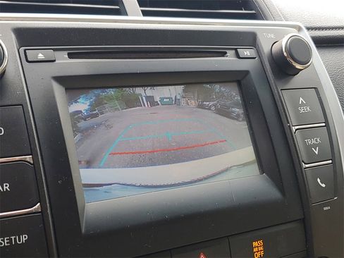 Used 2017 Toyota Camry LE image 26