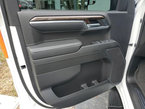 Used 2024 GMC Sierra 1500 Elevation w/ LPO, Elevation Black Package image 8