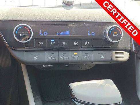 Used 2024 Hyundai Elantra Limited image 9
