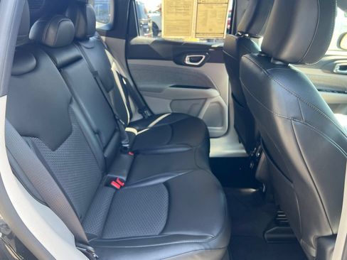 Used 2023 Jeep Compass Latitude AWD/4WD image 22