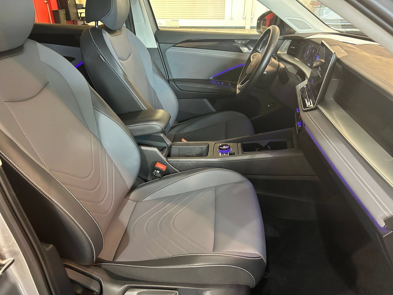 Used 2026 Volkswagen Tiguan SE FWD image 37