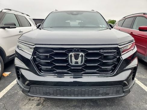 Used 2025 Honda Pilot Black Edition image 2