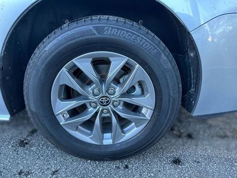 Used 2021 Toyota Sienna XLE image 10