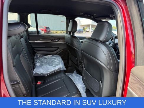 New 2025 Jeep Grand Cherokee Limited w/ Black Appearance Package image 6