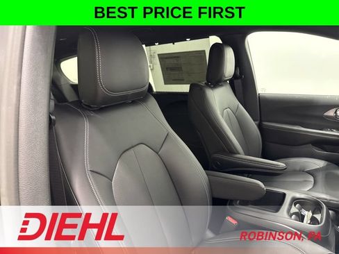 New 2026 Chrysler Pacifica Select FWD image 16