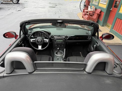 Used 2006 MAZDA MX-5 Miata Touring RWD image 22