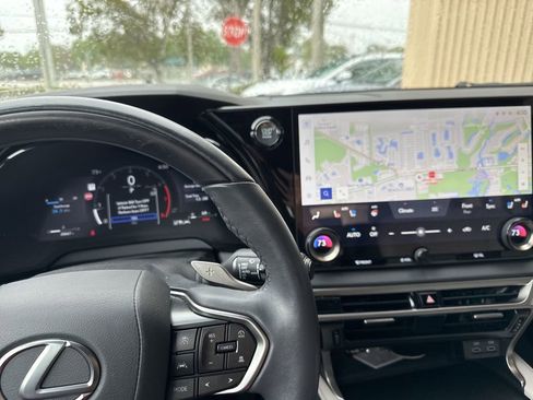 Used 2025 Lexus RX 350 Premium w/ Accessory Package (Z1) FWD image 4