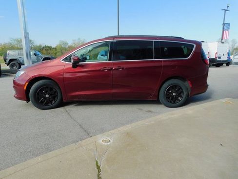 Certified 2020 Chrysler Voyager Lxi FWD image 24