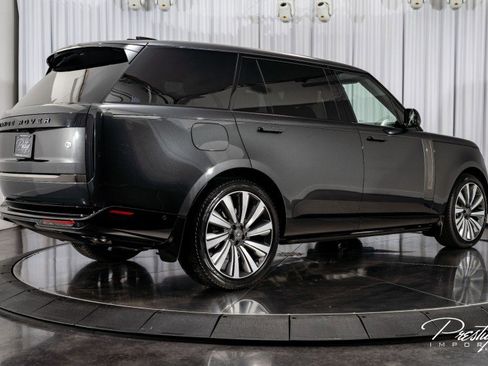 Used 2024 Land Rover Range Rover SV image 18