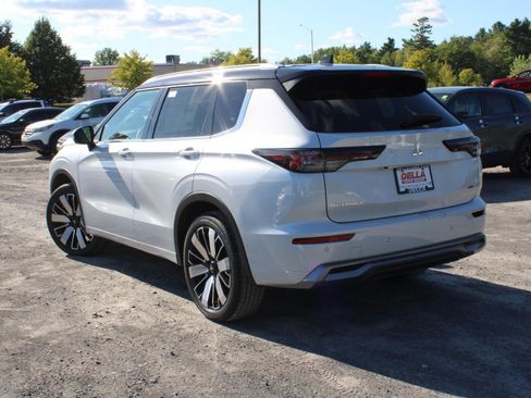 New 2025 Mitsubishi Outlander SEL image 6