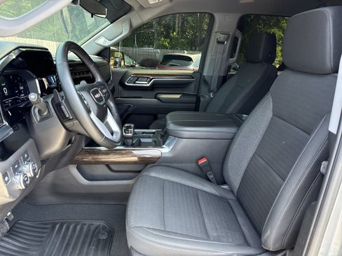 Used 2024 GMC Sierra 1500 Elevation AWD/4WD image 9