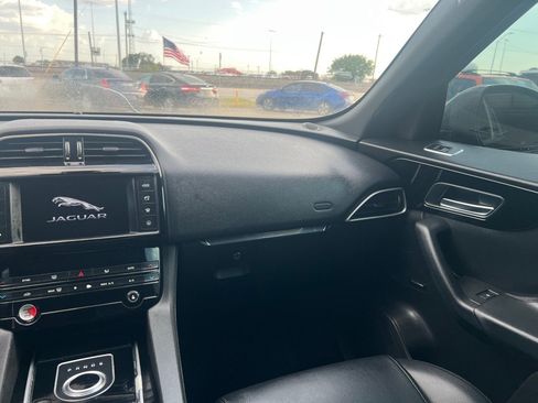 Used 2017 Jaguar F-PACE Premium AWD/4WD image 18