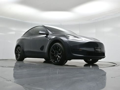 Used 2024 Tesla Model Y Long Range image 42