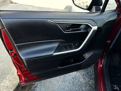 Used 2020 Toyota RAV4 LE image 12