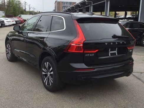 Used 2023 Volvo XC60 B5 Core AWD/4WD image 3