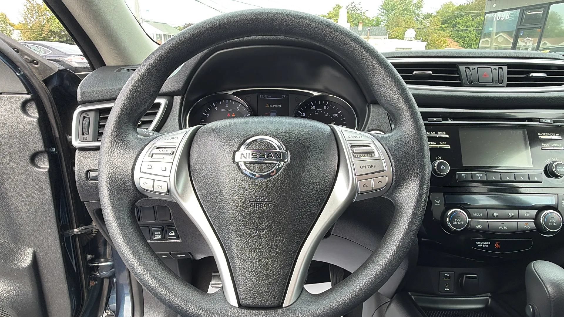 Used 2015 Nissan Rogue SV w/ SV Moonroof Package AWD/4WD image 18