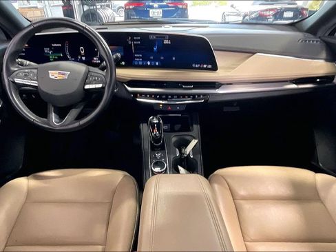 Used 2025 Cadillac XT4 Premium Luxury FWD image 6