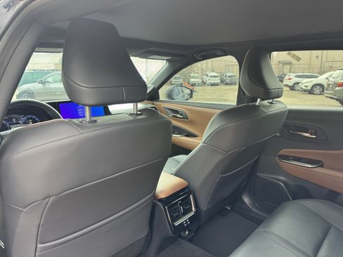 Used 2025 Toyota Crown Limited w/ Advanced Technology Package image 15