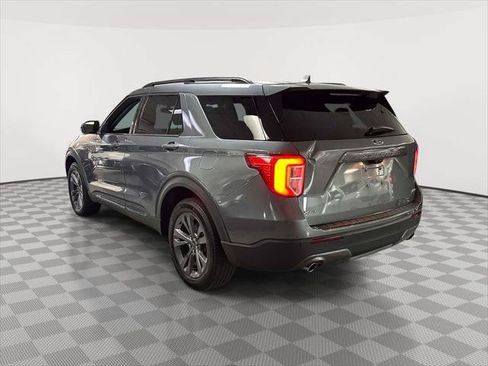 Used 2022 Ford Explorer XLT w/ Equipment Group 202A AWD/4WD image 4