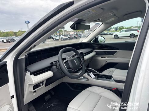 New 2026 Lincoln Nautilus Premier w/ Jet Appearance Package AWD/4WD image 5