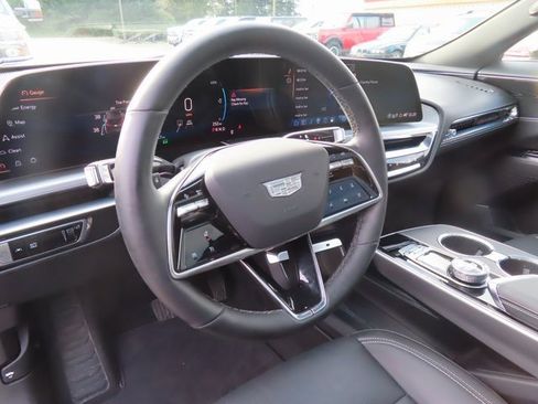 Used 2024 Cadillac Lyriq Luxury image 17