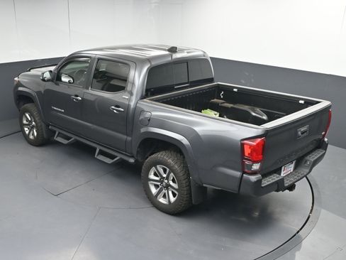 Used 2022 Toyota Tacoma SR5 w/ Technology Package image 37