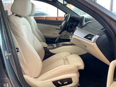 Used 2021 BMW 540i xDrive w/ M Sport Package image 25