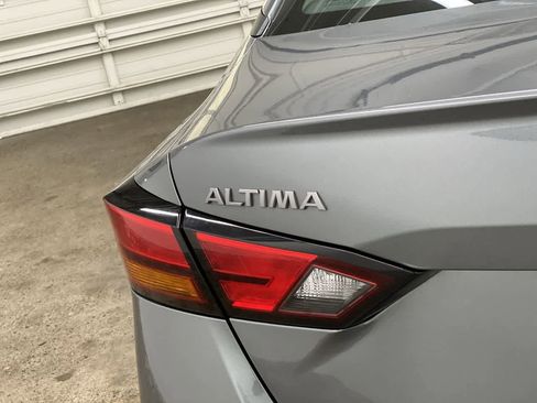 Used 2025 Nissan Altima 2.5 SV FWD image 10