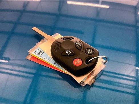 Used 2017 Ford Focus SEL w/ Cold Weather Package image 9