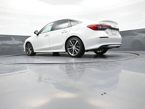 Used 2022 Honda Civic Touring image 32