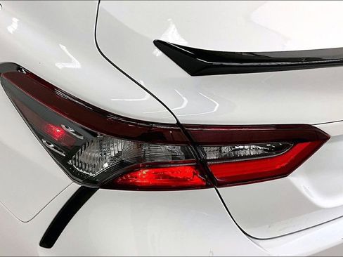 Used 2022 Toyota Camry SE w/ Convenience Package FWD image 23