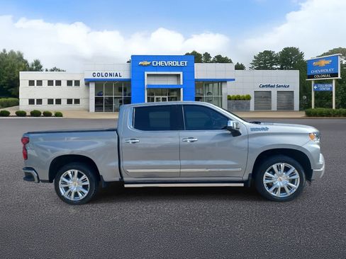 Used 2023 Chevrolet Silverado 1500 High Country w/ High Country Premium Package AWD/4WD image 3